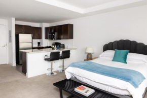 Debonair HP Studio with City View by Zencity